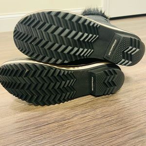 Sorel women’s size 5 snow boots